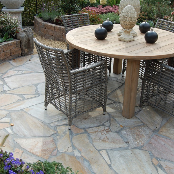Hoe maak je flagstones schoon? Tips voor natuursteen